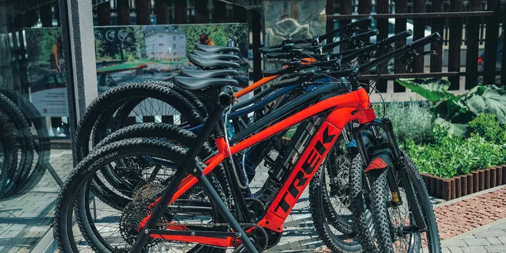 Zapožičanie hardtail alebo celoodpruženého elektrického bicykla v Rajeckej doline
