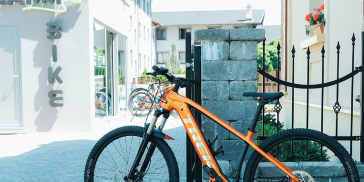 Zapožičanie hardtail alebo celoodpruženého elektrického bicykla v Rajeckej doline