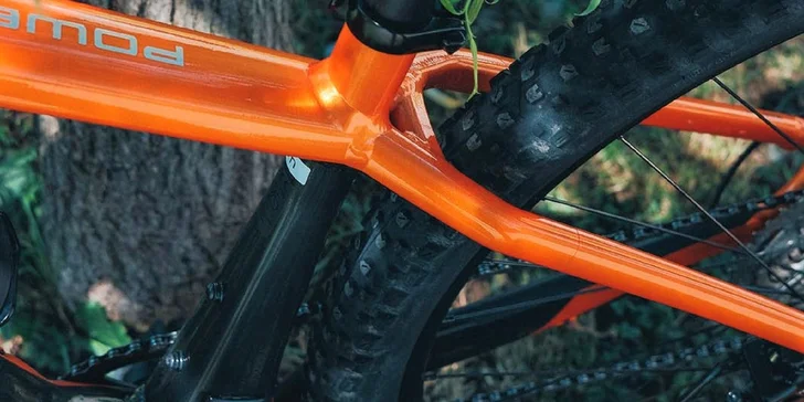 Zapožičanie hardtail alebo celoodpruženého elektrického bicykla v Rajeckej doline