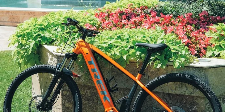 Zapožičanie hardtail alebo celoodpruženého elektrického bicykla v Rajeckej doline