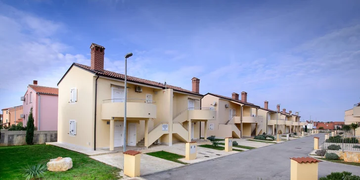 Plne vybavené apartmány až pre 6 osôb kúsok od pláže na juhu Istrie