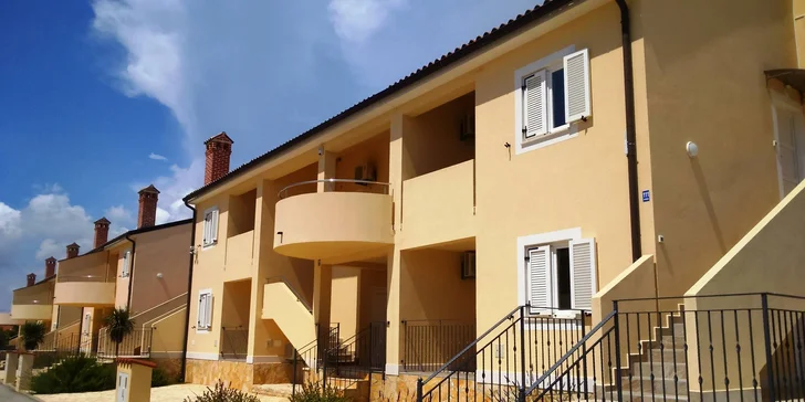 Plne vybavené apartmány až pre 6 osôb kúsok od pláže na juhu Istrie