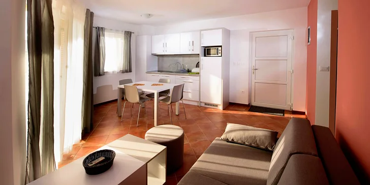 Plne vybavené apartmány až pre 6 osôb kúsok od pláže na juhu Istrie