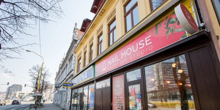 Manikúra s gél lakom či darčekový poukaz v Nail House