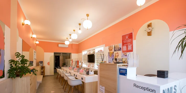 Manikúra s gél lakom či darčekový poukaz v Nail House