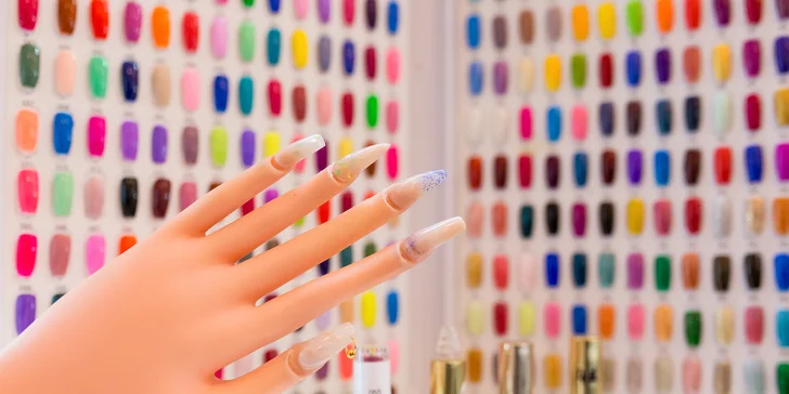 Manikúra s gél lakom či darčekový poukaz v Nail House