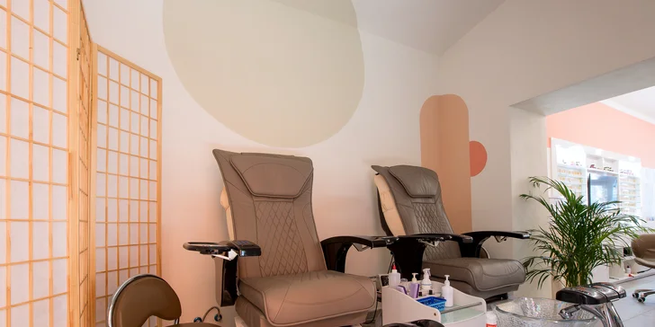 Manikúra aj s masážou či gél lakom v Nail House