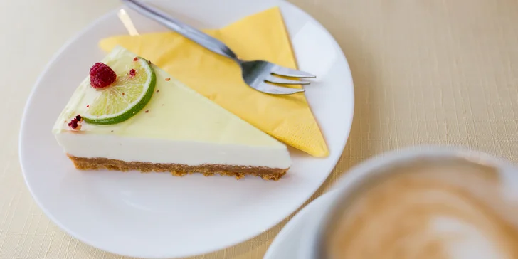 Oslaď si deň zákuskom s kávou, zmrzlinou, limonádou či sviežim drinkom z cukrárne Dolce Affare