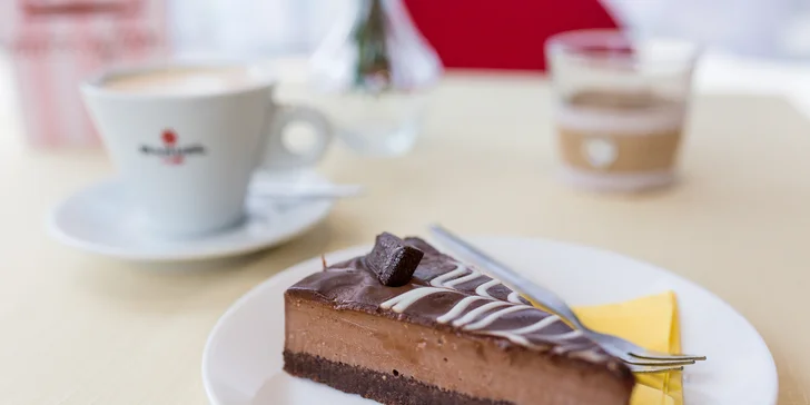 Oslaď si deň zákuskom s kávou, zmrzlinou, limonádou či sviežim drinkom z cukrárne Dolce Affare