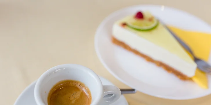 Cheesecake či krémeš s kávou