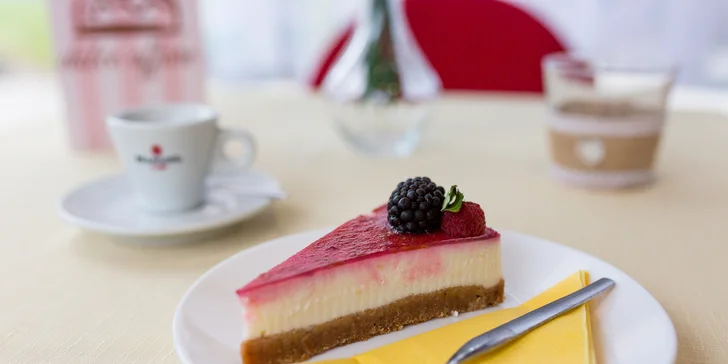 Cheesecake či krémeš s kávou