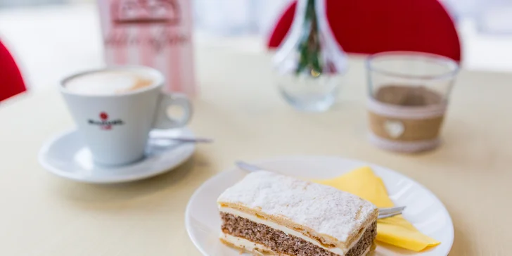 Cheesecake či krémeš s kávou
