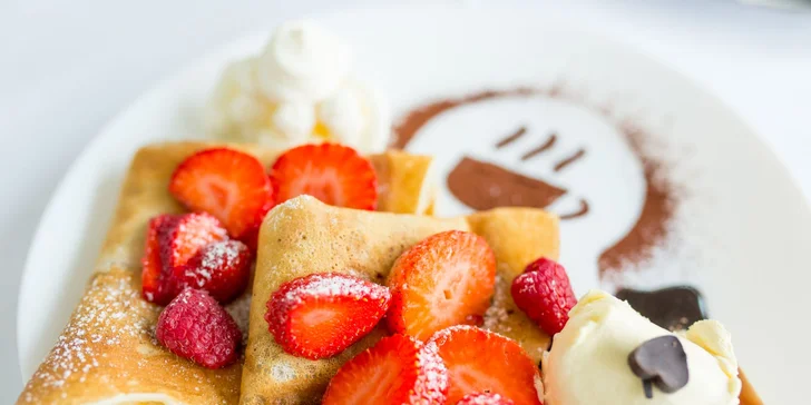 Palacinka, francúzsky krémeš alebo zmrzlinový pohár aj s kávou a nápojom
