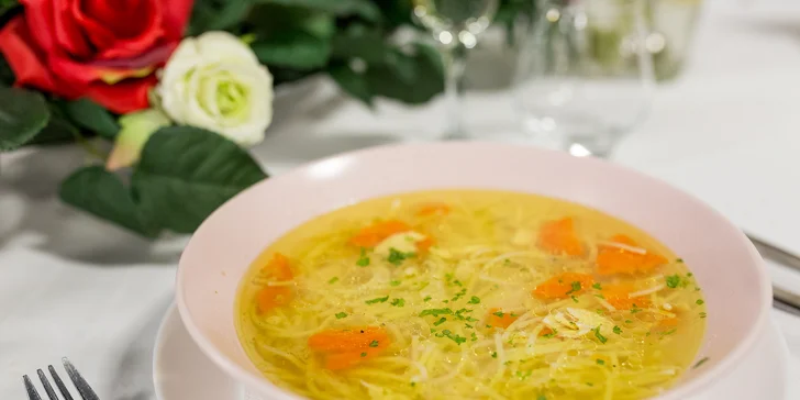 Hostina pre vaše chuťové poháriky: 2-chodové či 4-chodové menu s hodinou bowlingu zdarma