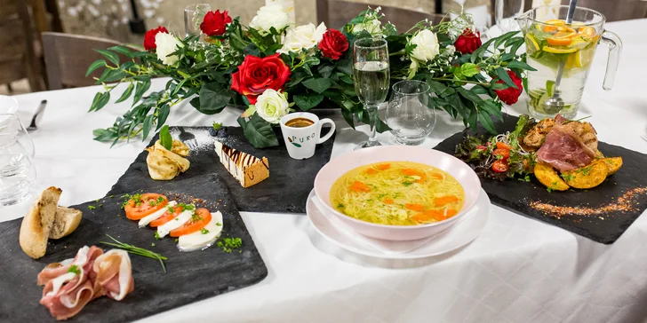 Hostina pre vaše chuťové poháriky: 2-chodové či 4-chodové menu s hodinou bowlingu zdarma