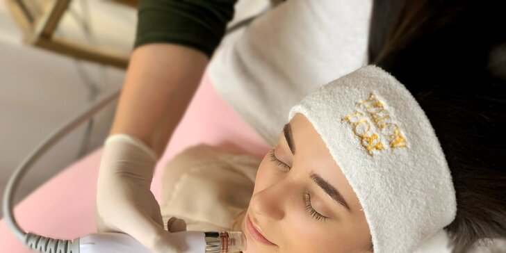 Relaxačná masáž tváre alebo anti akné ošetrenie v salóne Divine