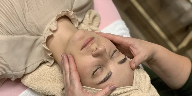Relaxačná masáž tváre alebo anti akné ošetrenie v salóne Divine