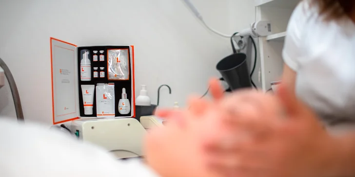Neinvazívny lifting tváre tekutými kolagénovými niťami