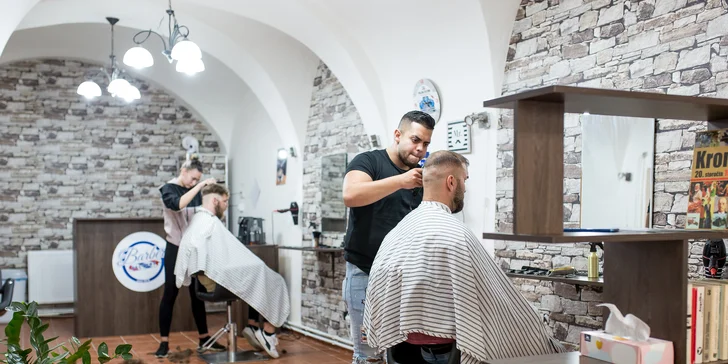 Barber factory v centre mesta ponúka: strih, úpravu brady aj špeciálne ošetrenie problémovej vlasovej pokožky zamerané na lupiny či vypadávanie vlasov