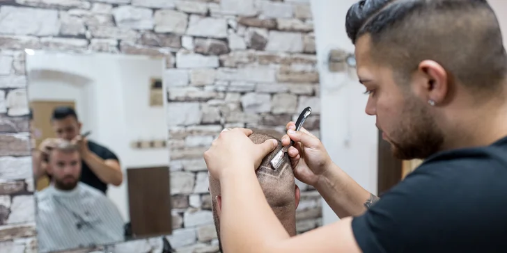 Barber factory v centre mesta ponúka: strih, úpravu brady aj špeciálne ošetrenie problémovej vlasovej pokožky zamerané na lupiny či vypadávanie vlasov
