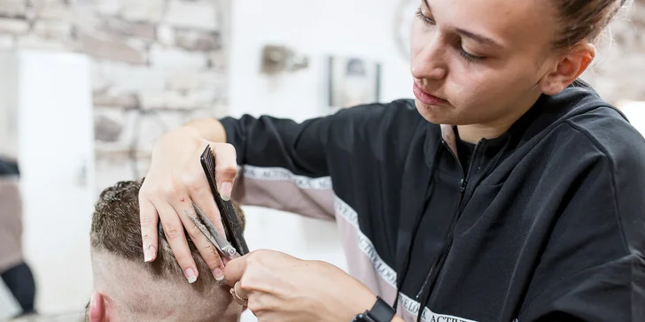 Barber factory v centre mesta ponúka: strih, úpravu brady aj špeciálne ošetrenie problémovej vlasovej pokožky zamerané na lupiny či vypadávanie vlasov