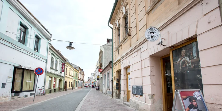 Barber factory v centre mesta ponúka: strih, úpravu brady aj špeciálne ošetrenie problémovej vlasovej pokožky zamerané na lupiny či vypadávanie vlasov