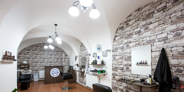 Barber factory v centre mesta ponúka: strih, úpravu brady aj špeciálne ošetrenie problémovej vlasovej pokožky zamerané na lupiny či vypadávanie vlasov