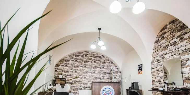 Moderný strih aj úprava brady v pánskom holičstve Barber factory