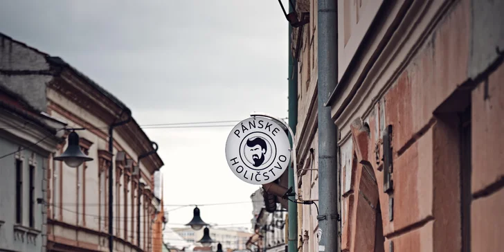 Moderný strih aj úprava brady v pánskom holičstve Barber factory