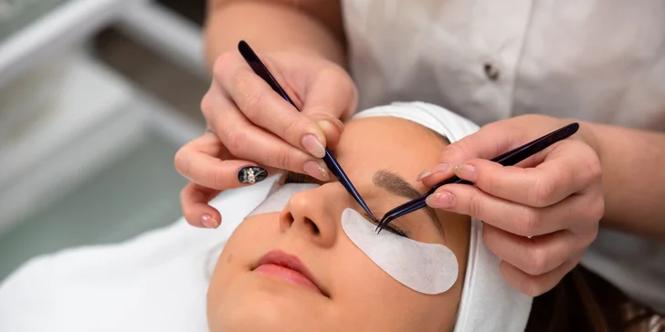 Laminácia obočia s podfarbením, Lash Lift alebo 1D mihalnice v salóne Exklusiv