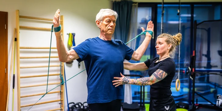 SM systém tréning alebo cvičenie so seniormi v HealthyCare