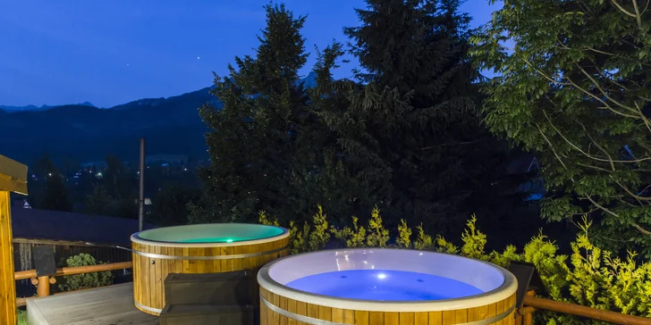 Luxusný pobyt neďaleko Zakopaného: moderné apartmány s výhľadom na Tatry, chutná strava, relax vo wellness, detský kútik či biliard