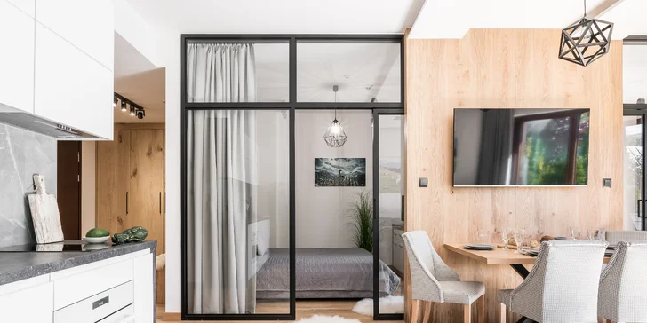 Luxusný pobyt neďaleko Zakopaného: moderné apartmány s výhľadom na Tatry, chutná strava, relax vo wellness, detský kútik či biliard