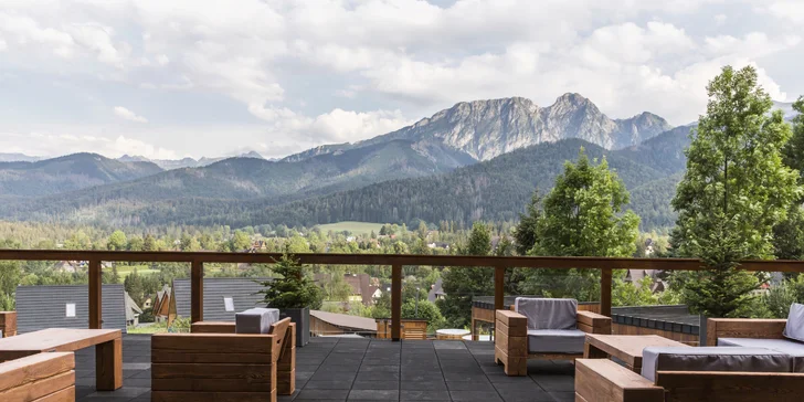 Luxusný pobyt neďaleko Zakopaného: moderné apartmány s výhľadom na Tatry, chutná strava, relax vo wellness, detský kútik či biliard