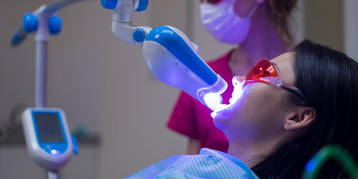 Kompletné a účinné laserové bielenie zubov (o 4 až 14 odtieňov) bez použitia peroxidu vodíka