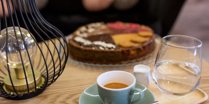 Kávička, cheesecake, limonáda či miešaný drink pri Dóme svätej Alžbety