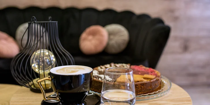 Kávička, cheesecake, limonáda či miešaný drink pri Dóme svätej Alžbety