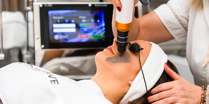 Hollywood peeling: neinvazívne laserové ošetrenie pre krásnu a hladkú pleť