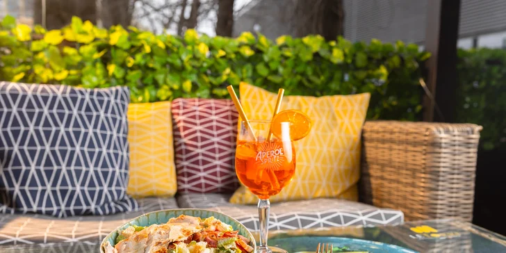 Jar v Le Torri: Ľahký Ceasar šalát a svieži Aperol spritz