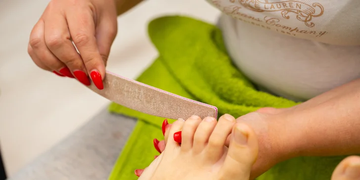 Manikúra alebo mokrá či wellness pedikúra od manikérky s 14-ročnou praxou