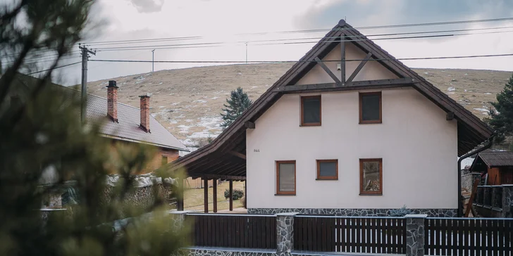 Rozprávkový pobyt na Horehroní: plne vybavená drevenica a chalupa pre 8 osôb