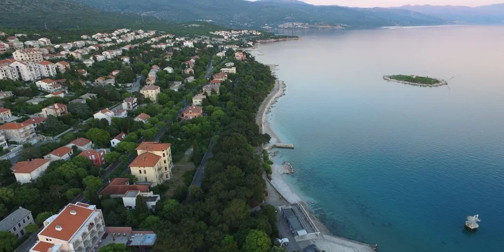 Dovolenka pri chorvátskom Zadare: hotel priamo pri pláži a bohatá polpenzia
