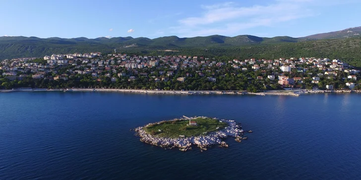 Dovolenka pri chorvátskom Zadare: hotel priamo pri pláži a bohatá polpenzia