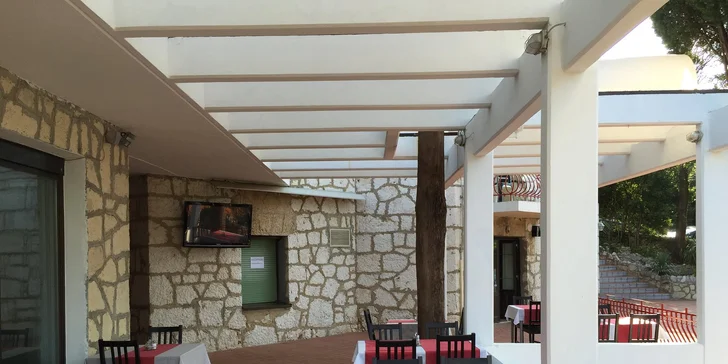 Dovolenka pri chorvátskom Zadare: hotel priamo pri pláži a bohatá polpenzia
