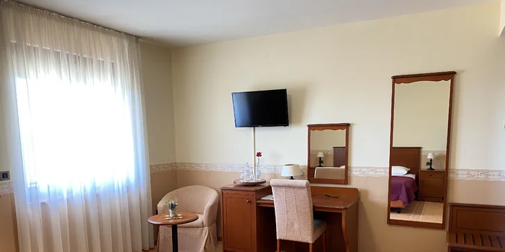 Dovolenka pri chorvátskom Zadare: hotel priamo pri pláži a bohatá polpenzia