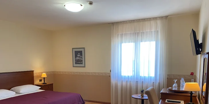 Dovolenka pri chorvátskom Zadare: hotel priamo pri pláži a bohatá polpenzia