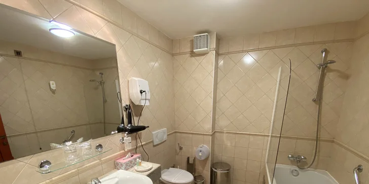 Dovolenka pri chorvátskom Zadare: hotel priamo pri pláži a bohatá polpenzia