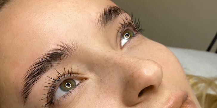 Laminácia s podfarbením a výživou obočia alebo lashlifting s výživou mihalníc