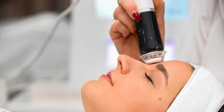 Oxygeneo terapia s rádiofrekvenciou pre spevnenú a omladenú pleť bez chirurgického zákroku