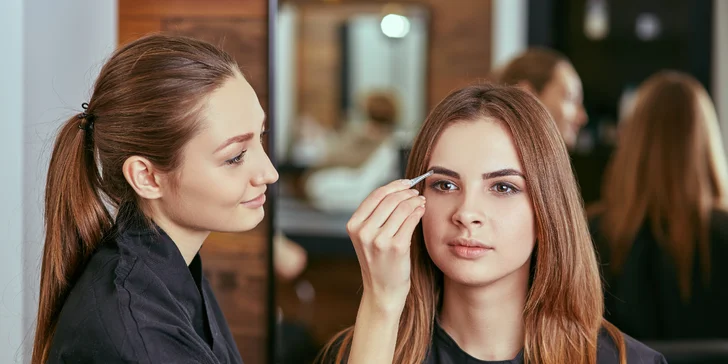 Lash lift mihalníc či mikromasáž očného okolia v salóne Divine